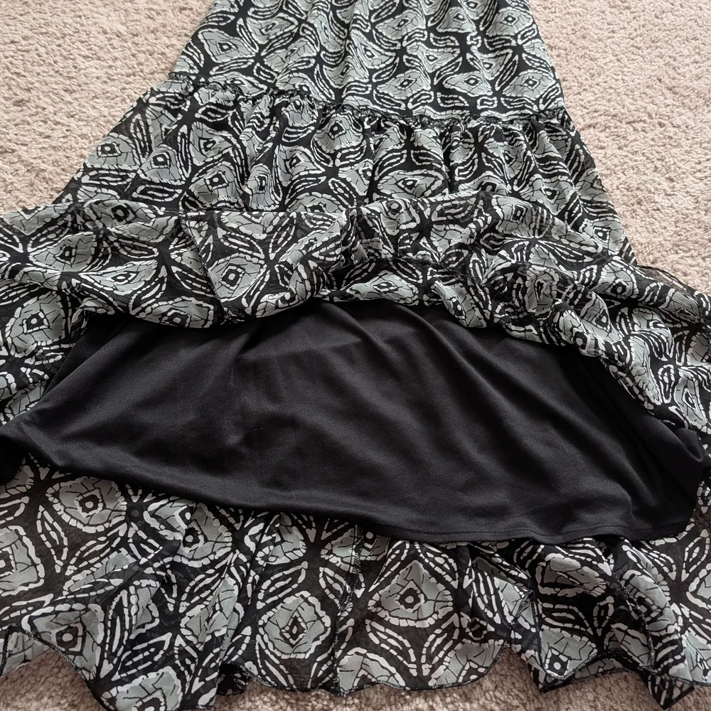 Mix Nouveau Black White Sheer Smocked Bodice Patterned Maxi Dress Size Medium